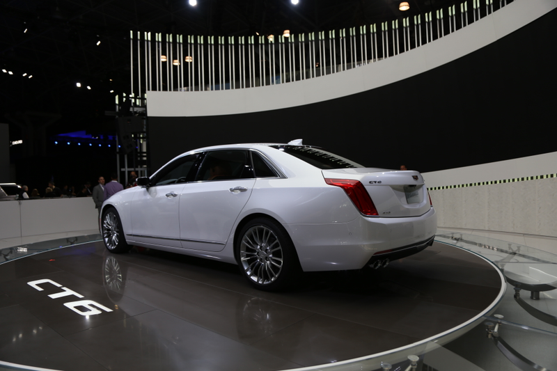 Illustration for article titled The 2016 Cadillac CT6's Interior Dials Down The Crazy, And That's Good